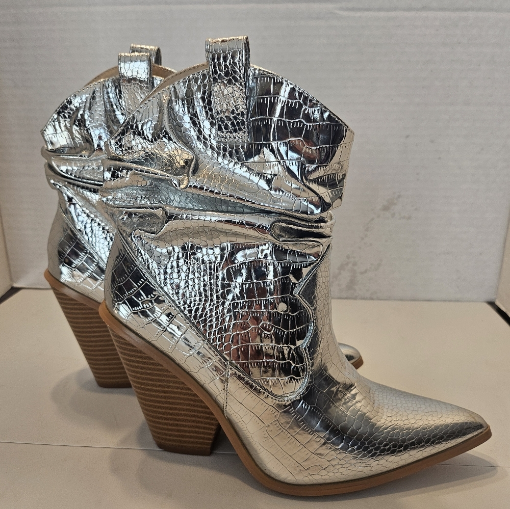 Silver Western Boots.  Cape Robbin Brand.  Size 7.5